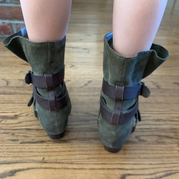 Zigi Girl Suede Taupe Boots with buckle straps - Picture 3 of 7